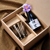 退職 異動 名入れ ギフト SXX 酒セット 日本酒 獺祭 純米大吟醸45 180ml & 黒耀切子グラス コサージュ付 木箱入り 訳ありアウトレット価格 / プレゼント ギフト 退職 記念 誕生日 還暦 古希 喜寿 傘寿 米寿 緑寿 早寿 長寿 祝い 数量限定販売