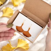 栃木レザー ピアス 【 秋風に舞うイチョウ 】 本革 フックピアス サージカルステンレス