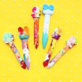 １つでたくさんの色がかける クレヨン 知育玩具 誕生日プレゼント 出産祝い 名前入り おえかき ギフト はじめてのおえかき 名入れ スティッククレヨン こども 世界にひとつ カラフル