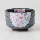 桜紋黒茶碗 陶器 美濃焼 やきものの里から、暮らしを贈ります。　ギフト 食器 セット テーブルウェア