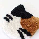 ミラー 手鏡 タフティングミラー 猫 コンパクトミラー ふわふわ もこもこ アニマル かわいい ねこ ネコ キャット 可愛い おしゃれ 鏡 アジアン雑貨 持ち運び ミケ ハチワレ 肉球 CAT 猫グッズ 15cm 贈り物 プレゼント ギフト もこもこ