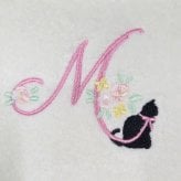 タオルハンカチ アルファベットタオル ハンカチ イニシャル 刺繍 おしゃれ かわいい レディース ハンドタオル ミニギフト リボン ワンポイント 高級感 個別包装 ふわふわ フリル 大人女子 人気 推し ウェディング プレゼント ギフト 綿100％