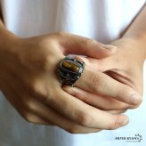 ステンレス タイガーアイ ワイドリング 燻し 指輪 メンズ ごつめ 太幅 オーバル 大ぶり 立体装飾 重厚感 存在感 アンティーク調 ヴィンテージ風 ロック バイカー アメカジ カジュアル 手元 アクセサリー 金属アレルギー対応