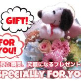 スヌーピー入り フラワーアレンジメント 誕生日 デザイナーにおまかせ 生花使用 Sサイズ