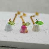 【在庫限り】小さなスズランのお花が揺れる 清楚＆可憐なロング チェーン ピアス 金属アレルギー対応 ステンレス製 小ぶり かわいい