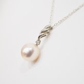 ［pearl582］ 8mm - 8.5mm ホワイトピンク ペンダント ダイヤモンド付 あこや真珠 0.01ct