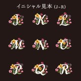 【 送料無料 】【 名入れ 花やか イニシャル ミラー 】 鏡 ミラー コンパクト かわいい おしゃれ おすすめ プチギフト 名前入り 名入り ギフト 誕生日 プレゼント 母 母親 女性 女の子 還暦祝い 古稀祝い 贈り物 お祝い
