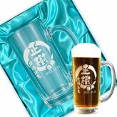 名入れ ビールジョッキ プレゼント 名前入り 食洗器 対応 彫刻 刻印 印字 グラス コップ ビアグラス おしゃれ ビールグラス 父の日 母の日 還暦祝い 退職 誕生日 結婚祝い 昇進 無料 ラッピング ジョッキ 記念品 送別会 敬老の日 実用的 ネーム入れ 男性 女性 バースデー ギフト 日本製 ビアジョッキ 360 ml 化粧箱 入り 円背景 EH18