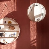 ferm LIVING ファームリビング ラウンドドーム 壁掛けラック 直径55cm 北欧インテリア 雑貨 おしゃれ 壁掛け シェルフ 丸い 円 ラック 収納 飾り 棚 リビング 部屋 子ども 子供 かわいい