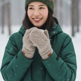 【即日発送】ケーブル編みニットミトン 手袋 レディース 裏ボア ボア 防寒 暖かい 温かい 極暖 厚手 ニット ミトン 冬 秋 女性 おしゃれ かわいい カジュアル 無地 シンプル プレゼント ギフト 誕生日 ブラック レッド ベージュ ピンク モカ グレー 茶 黒 赤 灰色 桃色 通学 通勤 自転車 大人 学生
