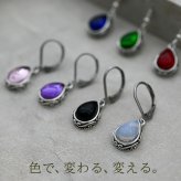 フックピアス レディース しずく 7色 アラベスク アンティーク調 揺れる カラビナ型フック ステンレス 金属アレルギー対応 片耳 1個売り バラ売り サファイア ルビー オニキス アメジスト エメラルド