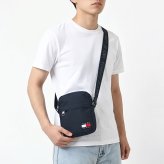 高品質ヨーロッパ輸入モデル トミーヒルフィガー TOMMY HILFIGER ショルダーバッグ メンズ TOMMY JEANS ESSENTIAL DAILY REPORTER ダークナイトネイビー AM0AM13710 C1G DARK NIGHT NAVY 送別会 誕生日 結婚祝い 結婚式 彼氏 息子 夫 男性 名刺入れ 高級 父の日 母の日 即日発送