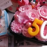 還暦祝い 数字60入り ミッキー ミニー 入り 花束風 フラワーボックス 箱開けてスマイル ボックス プリザーブドフラワー入り ご希望の数字入りでお作り致します
