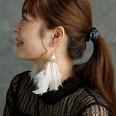 ピアス 羽根 フェザー 羽飾り（ピンク）レディース メンズ ラインストーン ビジュー チェーン ハロウィン コスプレ クリスマス パーティーウエディング バンド ライブ 衣装 痛くなりにくいアクセサリー プレゼント