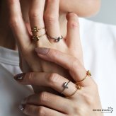 ステンレス イニシャル オープンリング 18KGP レディース 指輪 アルファベットリング 英字リング ゴールド シルバー 華奢 細身 小ぶり かわいい書体 シンプル 重ね付け 金属アレルギー対応 韓国アクセサリー ファッション