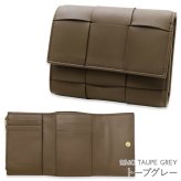 選べる2色 ボッテガヴェネタ BOTTEGA VENETA 三つ折り財布 レディース メンズ マキシイントレチャート 本革 ミニ財布 小銭入れ付き ブラック トープグレー カード6枚 750245 V3UO1