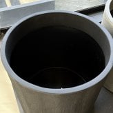 鉢カバー おしゃれ 大型 14号 9号 M S サイズ 植木鉢 KONTON コントン ソンク シリンダー 円柱 丸型 軽量 砂岩調 屋外 室内 高級 北欧 モダン ナチュラル 観葉植物用 シンボルツリー サボテン 多肉植物 特大 玄関 プランター 底穴なし チャコールグレー ウォームグレー