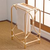 収納家具 ラック アジアン家具 タオルハンガー チェスト ランドリー キャスター付 籐かご ランドリーワゴン おしゃれ アジアン 収納 バスケット 脱衣所 洗濯籠 カゴ付 ランドリーボックス 洗濯物 メイク