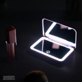 コンパクトミラー かわいい 折りたたみ 女優ミラー 持ち運び 手鏡 おしゃれ LED 調光 調色 拡大鏡 軽量 卓上ミラー 化粧鏡 コードレス 充電式 usb 誕生日 プレゼント ギフト 贈り物 女性