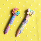 １つでたくさんの色がかける クレヨン 知育玩具 誕生日 プレゼント 出産祝い 名前入り おえかき ギフト はじめてのおえかき 名入れ スティッククレヨン こども 世界にひとつ カラフル