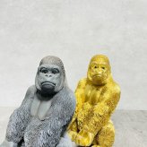 スマホスタンド おしゃれ 卓上 ゴリラ 置物 高さ18cm 動物 黒 金 グッズ 金色 アニマル オブジェ 縁起物 豪華 プレゼント ギフト かわいい  リアル おもしろインテリア スマホホルダー デスク ガーデンオーナメント 玄関 雑貨 写真立て メニュー立て 面白い ゴールド woobia