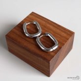 ステンレス ワイド スクエアピアス 2カラー 両耳用2点セット レディース フープ 四角 太幅 角丸 艶感 立体感 シンプル モード きれいめ 大人 上品 カジュアル 耳元 アクセサリー 存在感 メタル ミニマル おしゃれ デイリー