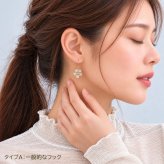 ピアス 金属アレルギー対応フック ステンレス 揺れる 花 フラワー レディース ピンクベージュ ゴールドカラー オフィス 片耳 1個売り