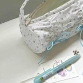 ペンケース 大容量 ドット柄 リボン付き おしゃれ 軽量 仕切り収納 ファスナー式 コンパクト 筆箱 学生 社会人 通学 通勤 小物整理 かわいい シンプル 韓国風 筆箱 小学生 中学生 女の子
