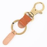 【名入れ無料】 イルビゾンテ IL BISONTE キーリング キーホルダー C0551 P 145 CARAMEL キャラメル ヤキヌメ SKH016PG0020CA101 レザー 本革 バレンタイン 送別会 誕生日 結婚祝い 結婚式 名入れ 息子 娘 キーホルダー 高級 父の日 母の日 ホワイトデー