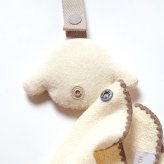 【正規販売店】10mois モワ チャームハンカチ 2枚セット | ディモワ  ガーゼハンカチ タオル ストラップ付き モワちゃん 羊 キャラクター 可愛い ベビーカートイ  ファーストトイ