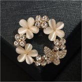 ブローチ セレモニー 通販 パールブローチ 胸飾り アクセサリー 花 フラワー デザイン レディース 大人 入学式 入園式 卒業式 卒園式 フォーマル 結婚式 お祝い 華やか 高級感 きれいめ 上品 エレガント ゴールド おしゃれ かわいい ジュエリー