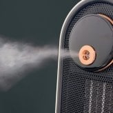加湿セラミックファンヒーター 加湿をしながら幅広く温風を。加湿機能付きセラミックヒーター SKJAPAN エスケイジャパン SKJ-TR80KP-PK