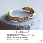 ステンレス フェザー バングル ゴールド メンズ ブレスレット 羽根モチーフ ダブルフェザー 立体デザイン 曲線 オープンタイプ ネイティブ アメカジ カジュアル 大人 おしゃれ 手元アクセント 重ね付け 金属アレルギー対応
