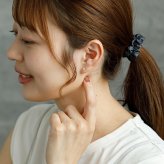 エチオピア産 オパール ひと粒 ピアス セカンドピアス つけっぱなし 4mm 金属アレルギー対応 サージカル ステンレス【Radiant】誕生石 天然石 医療用 パワーストーン ヒーリング 上品 片耳 1個