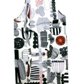マリメッコmarimekko プータルフリンパルハート 74334－193 エプロン ホワイト／ブラック／オレンジ【キッチン　エプロン　プレゼント　贈り物　母の日　】【御結婚御祝・内祝・新築御祝・還暦御祝・御礼・寿・ギフト包装可能】