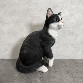 置物 お座りハチワレ黒白猫 ネコ 高さ22.5cm woobia ウービア 大きい かわいい おしゃれ ガーデン インテリア オブジェ 可愛い プレゼント 北欧 玄関 雑貨 動物 モダン 面白い 庭 ギフト 屋外 家 リアル 玄関先 ガーデンオーナメント