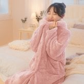 ふんわり 軽い あったか 着る毛布 ｜ < クリスマスプレゼント 妻 ルームウェア あったかグッズ 彼氏 彼女 旦那 妻 男友達 女友達 男性 女性 リラックスグッズ ブランケット 母の日 父の日 敬老の日 誕生日 奥さん 母 祖母 おばあちゃん 夫 父 祖父 毛布 着る >