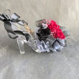【プリザーブドフラワー／ガラスの靴ミニシリーズ】黒薔薇と赤薔薇のミニ薔薇とリボンのギフトシューズ♡