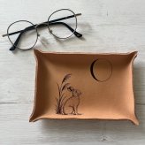 月とうさぎの本革レザートレイ｜小物入れ・メガネ置き