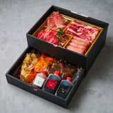 誕生日 お祝い ギフト 肉 メッセージカード/日時指定/熨斗対応可 タレ付き 大阪 鶴橋 焼肉白雲台  (2段焼肉セット 白雲台) 7種 850g