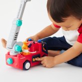 誕生日プレゼント Hola Toys オラトイズ 音がいっぱい 自分で走る しょうぼうしゃ 消防車 おもちゃ はたらく車 働く車 乗り物 はしご サイレン 音が鳴る 音楽 ごっこ遊び 消防士ごっこ レスキュー 人形付き 知育玩具 1歳半 18カ月 2歳 3歳 男の子 女の子 お祝い ギフト