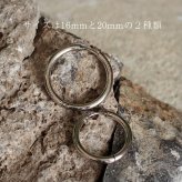 ピアス フープ つけっぱなし リング 太め 大ぶり アレルギー対応 ステンレス 幅2.5mm × 内径 16mm 20mm 中折れ 大人 上品 通勤 オフィス シンプル