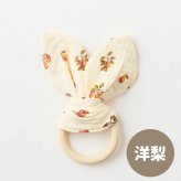 SALE ￥1980→￥980【名入れ 無料】うさ耳 リング 木製 歯固め ガーゼ 木製 名入れ 誕生日 ベビー 木製玩具 出産祝い おしゃぶり ファーストトイ 歯茎マッサージ ギフト ベビーラトル お食い初め 赤ちゃん 布 かわいい 新生児 おもちゃ 名入れ刻印