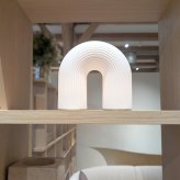 ferm LIVING ファームリビング アーチ型 Vuelta ヴエルタ ポータブル ランプ ポータブルライト持ち運び 間接照明 北欧インテリア LED 人気 ブランド おしゃれ 充電 照明