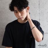 ステンレス 英字バングル 4カラー メンズ ブレスレット 筆記体 アルファベット 平打ち オープン カフ シンプル ロゴ アクセサリー 手首 腕輪 カジュアル ストリート ロック モード 大人 おしゃれ 重ね付け 金属アレルギー対応