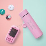 名入れ ポケットサーモボトル パープル 紫 選べる13色 130 mL 保温 保冷 ステンレス製 ボトル 水筒 イニシャル 真空二重構造 プレゼント 父の日 母の日 誕生日 夫婦 結婚祝い 敬老の日 77歳 喜寿祝い 紫色のプレゼント