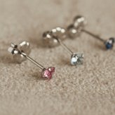 セカンドピアス チタン つけっぱなし 純チタン 天然石 3mm サファイアほか貴石 プレゼント