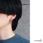 ステンレス チェーンの一コマピアス ドロップ クロス フープピアス ごつめ 揺れる かっこいい シルバー 片耳1点 十字架 大きめ 存在感 メタル メンズ 男性 金属アレルギー対応 イヤリング