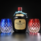 退職 異動 名入れ ペアギフト SXX 酒セット サントリーウイスキーオールド 700ml & 切子 丸型ロックグラス 玉響 青 赤 2点 リボン付 木箱入り / プレゼント ギフト 両親 夫婦 結婚 金婚式 銀婚式 退職 記念 誕生日 長寿 祝い 数量限定