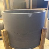 鉢カバー おしゃれ 大型 15号 11号 丸型 カッセル ロー アカシアスタンド付 M S サイズ 高級 北欧 室内 屋内 観葉植物用 サボテン 特大 玄関 インテリア プランター 深型
